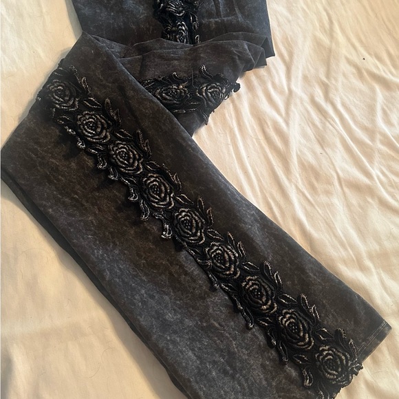 Chic Black Stretchy Pants with Floral Detail Embroidery - Picture 1 of 7